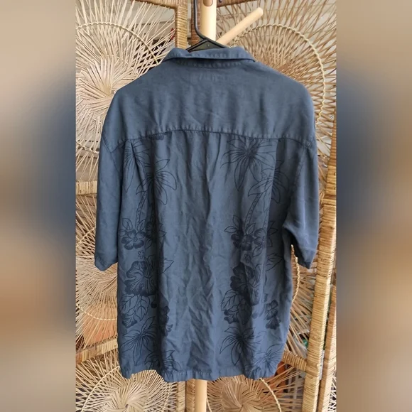Tommy Bahama 100% Silk Navy Floral Button-Up Shirt_Large - Picture 4 of 4